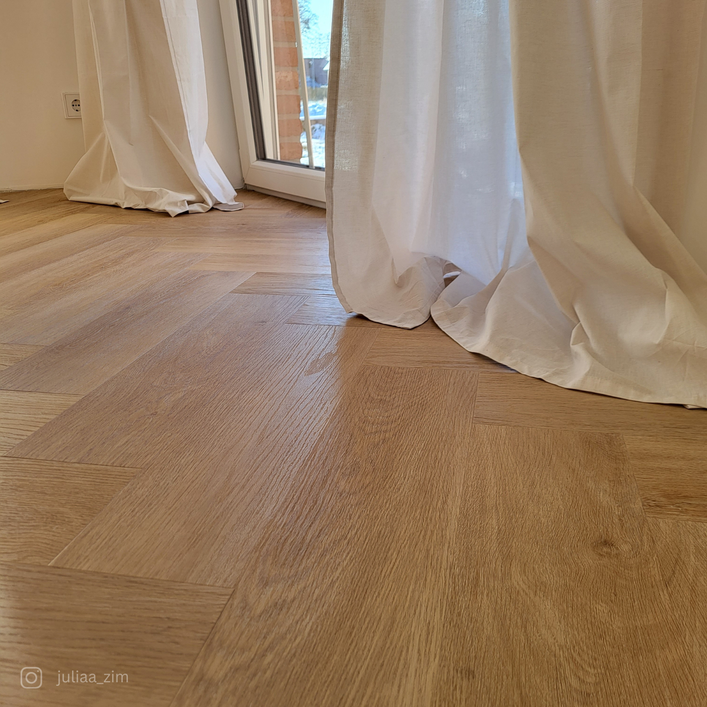 Modernes Fischgrät-Design in Beige