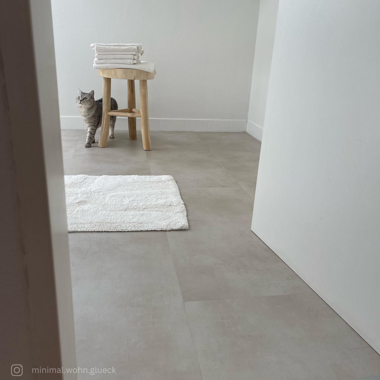»Semeru« Klebevinyl Unique Fliesenoptik Bad Katze