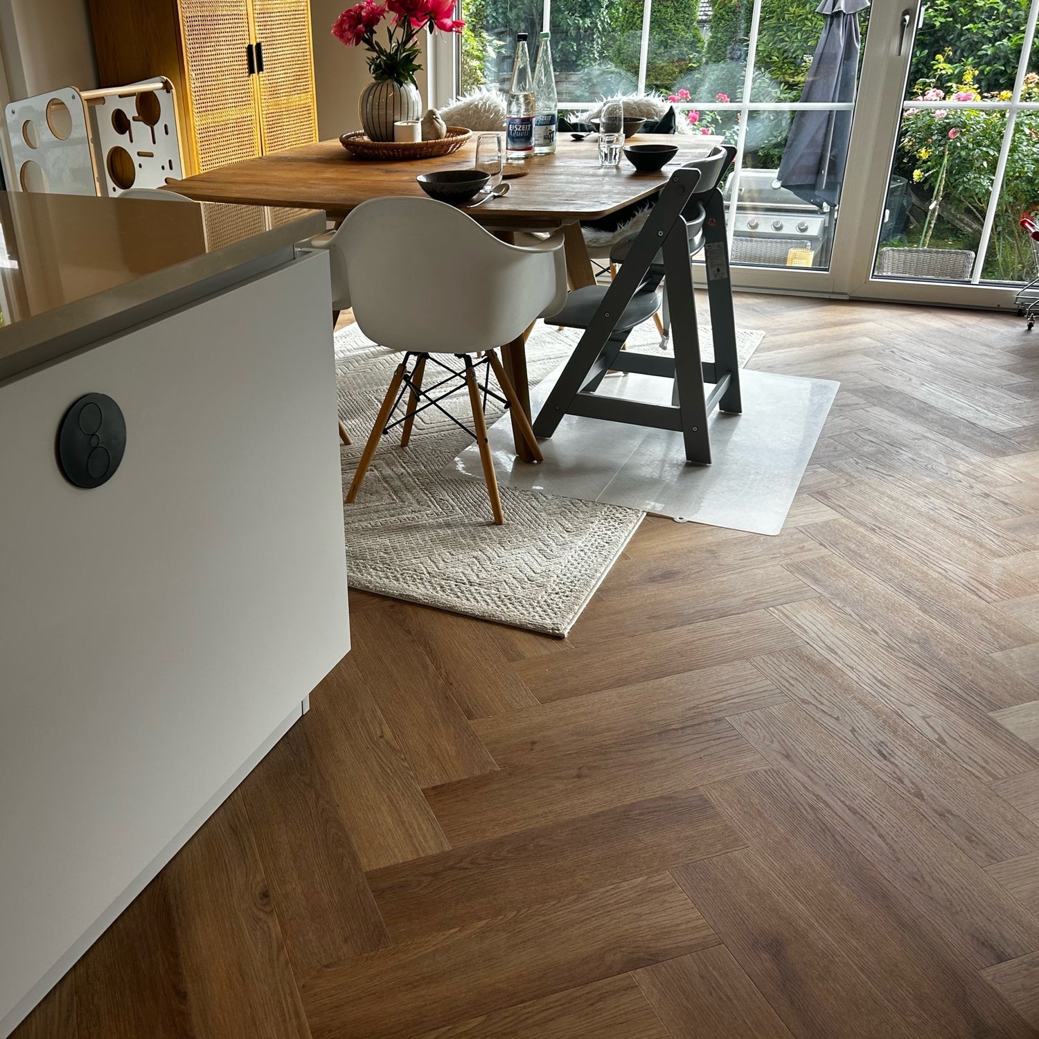 Modernes Fischgrät Design in Braun  Esszimmer