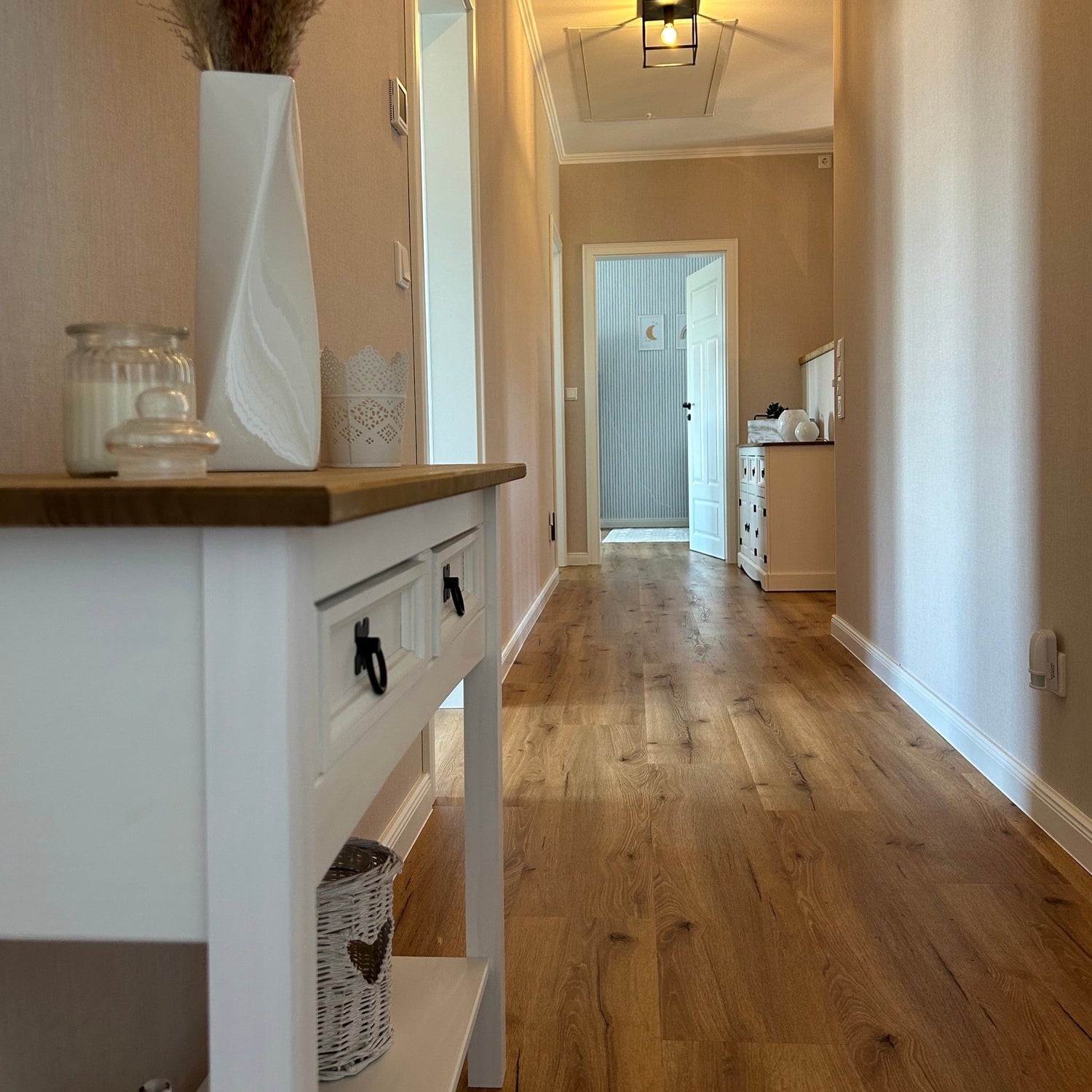 Klick-Vinyl in braun mit Holzoptik