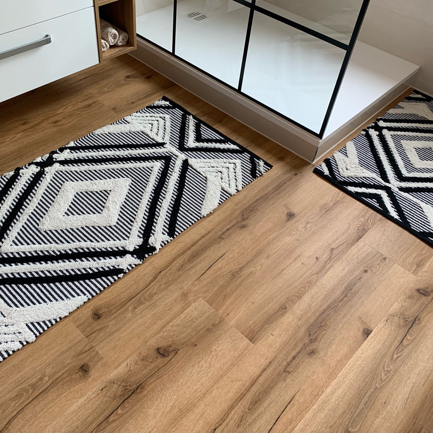 Klick-Vinyl in braun mit Holzoptik