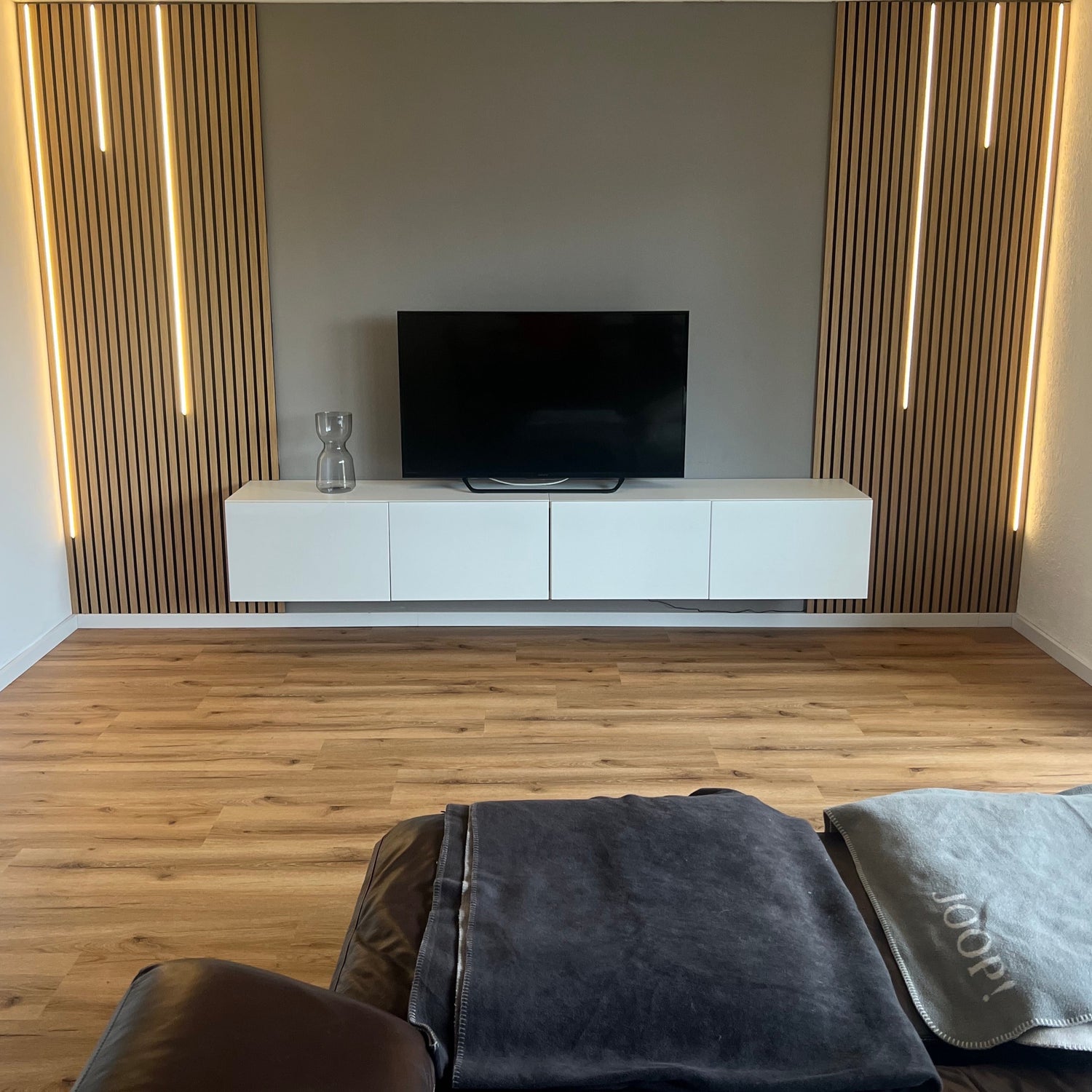 Klick-Vinyl in braun mit Holzoptik