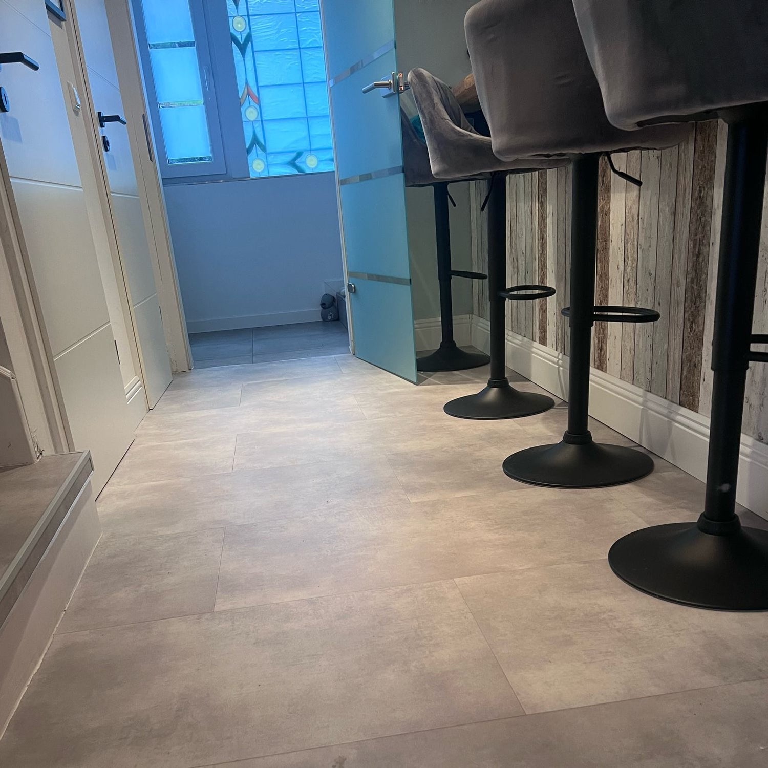 Authentischen Fliesenoptik in Grau