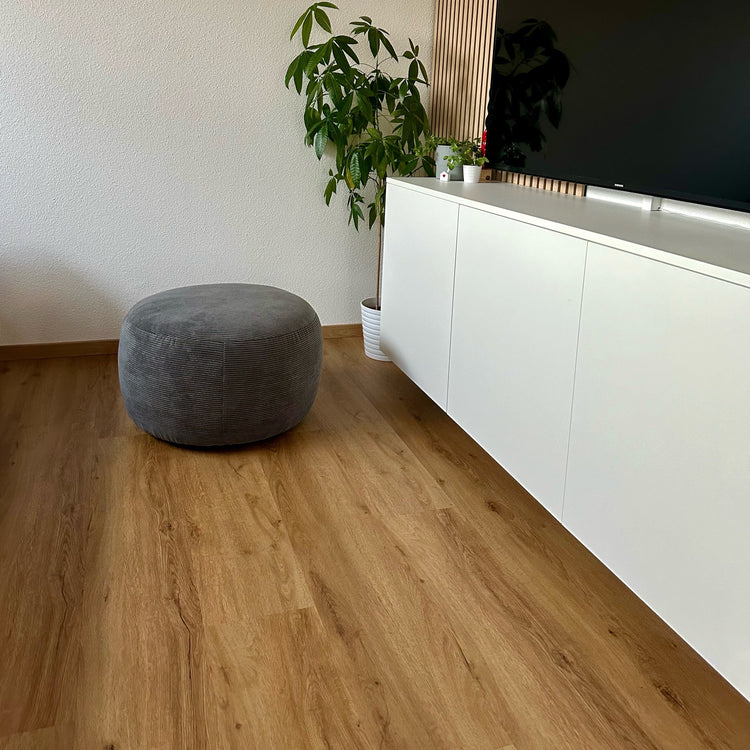 »Eiche Ibiza« SPC Vinylboden Unique Holzoptik Wohnzimmer