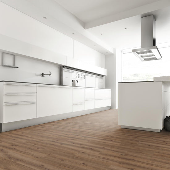 Klick-Vinyl braune Holzoptik in einer Küche