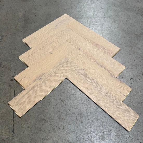 »Light Oak« Premium Klick-Vinyl Fischgrät 1m²