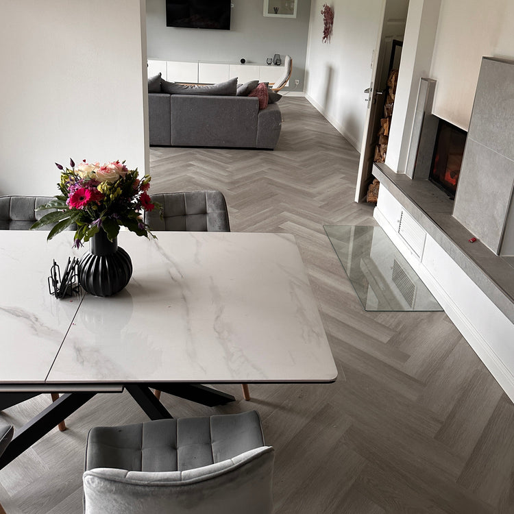 Fischgrät Design in Grau Esszimmer