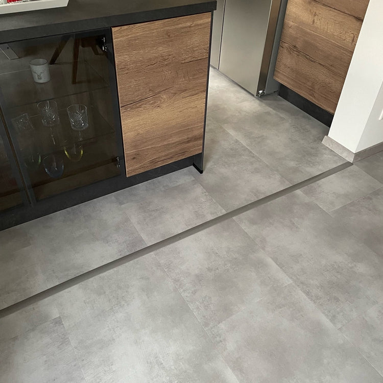 »Kongur« SPC Vinylboden Unique Fliesenoptik Küche