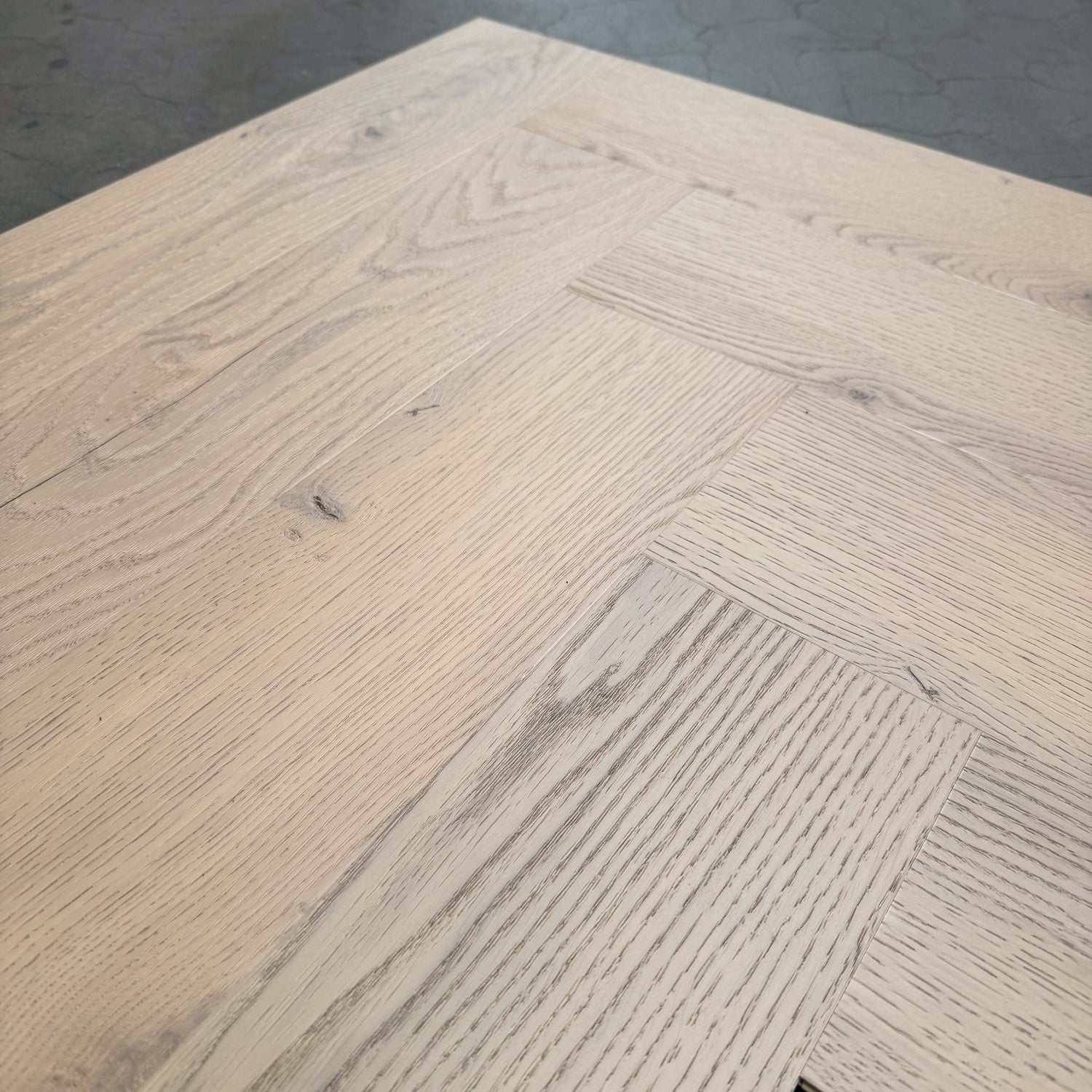 »Light Oak« Premium Klick-Vinyl Fischgrät 1m²