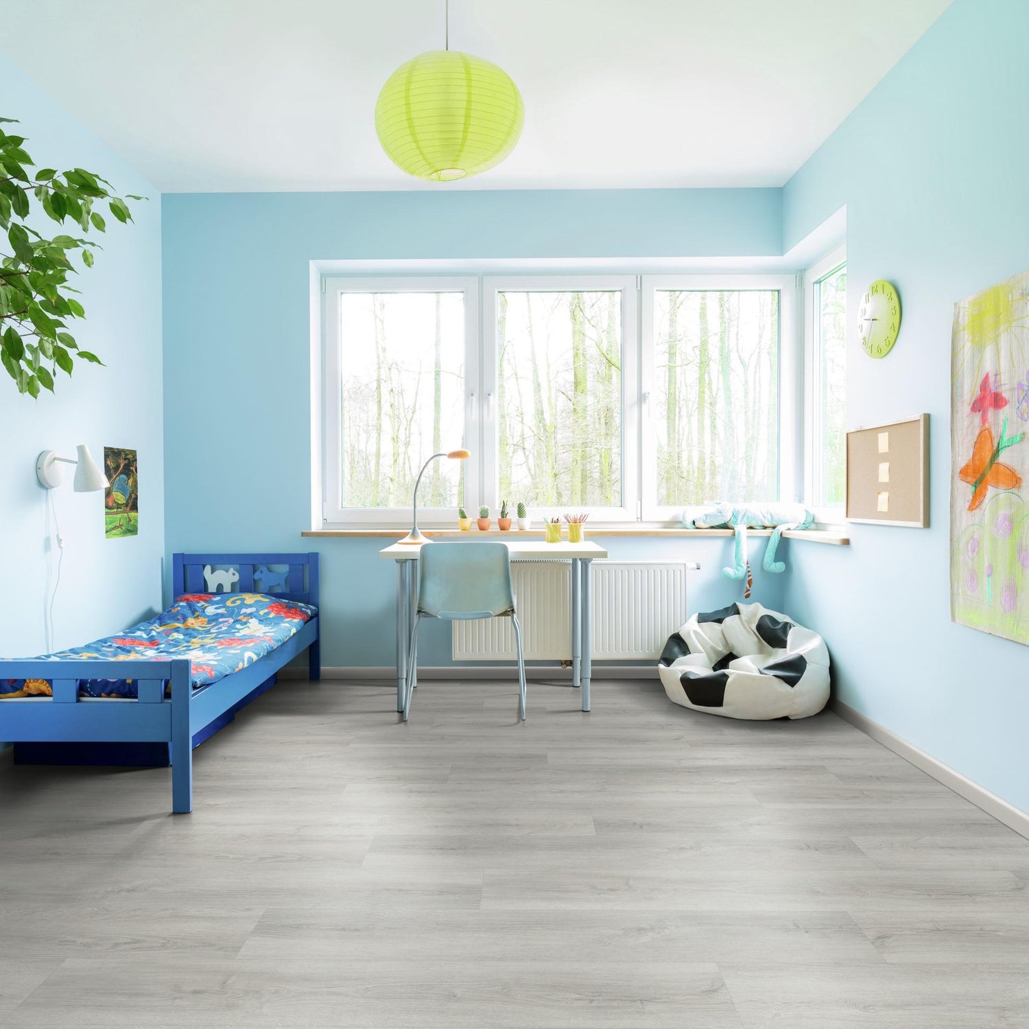 Klick-Vinyl in Grau mit Holzoptik im Kinderzimmer