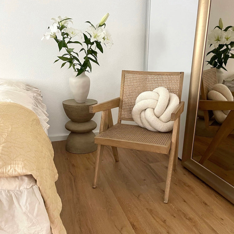 Klebevinyl braune Holzoptik im Schlafzimmer