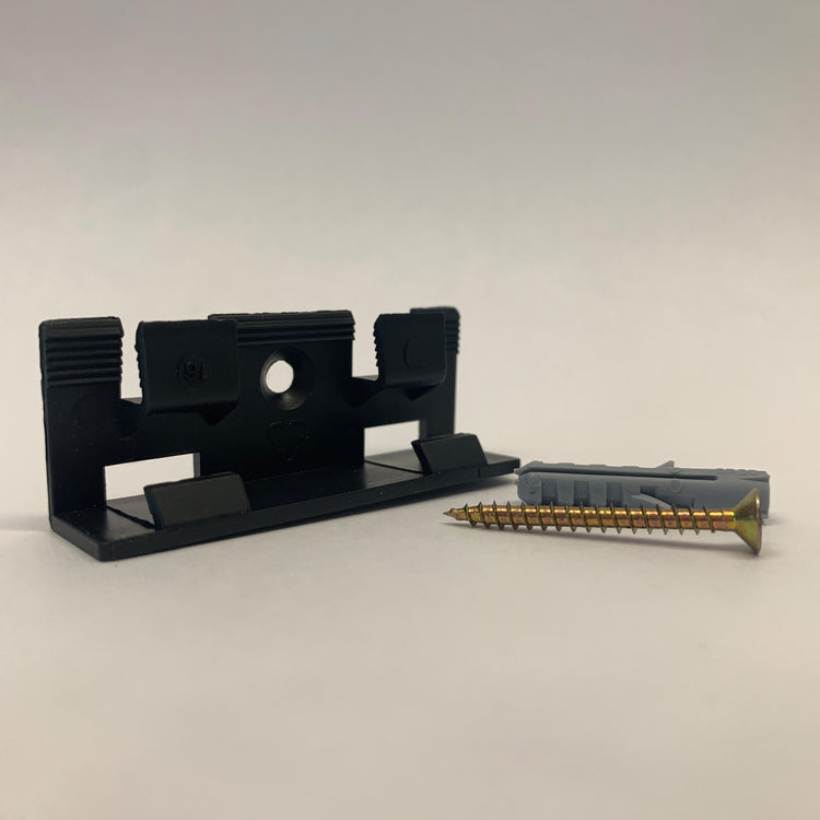 Montageclips für farblich passende Sockelleiste (Schraube und Dübel)