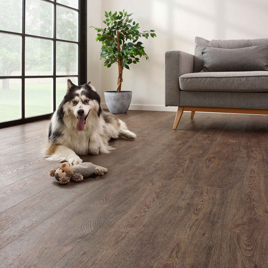 Klick-Vinyl Vintage braun in Holzoptik im Wohnzimmer