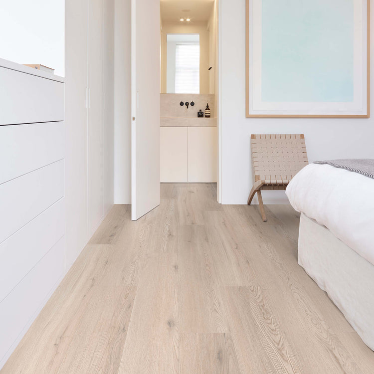 Klick-Vinyl hellbraun Holzoptik im Schlafzimmer