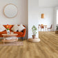 Klickvinyl in brauner Holzoptik im modernen Wohnzimmer / Essbereich