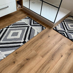 Klick-Vinyl in braun mit Holzoptik