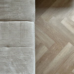 Modernes Fischgrät-Design in Beige 